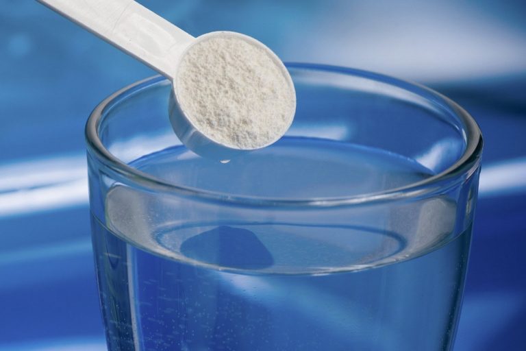 How Much Water to Drink with Creatine?