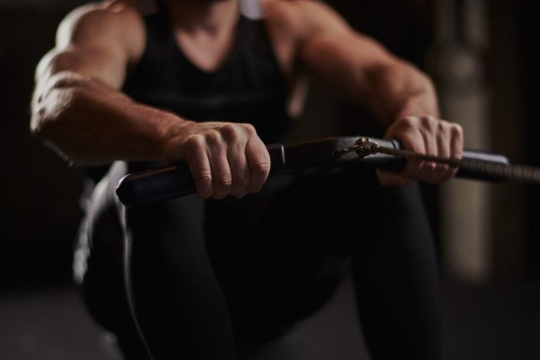 How to use the seated row machine